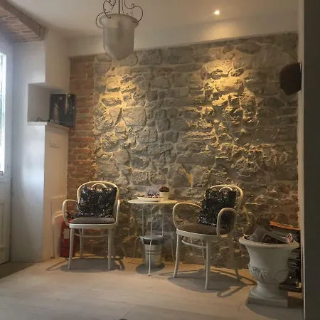 Romantic - 4 Stars